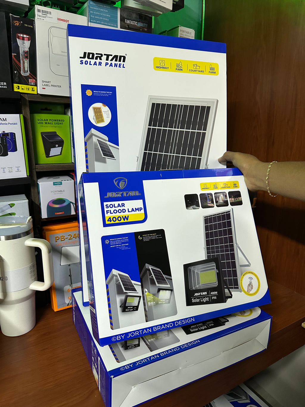 Reflector Led Solar 400W Jortan ; Batería De Larga Duración