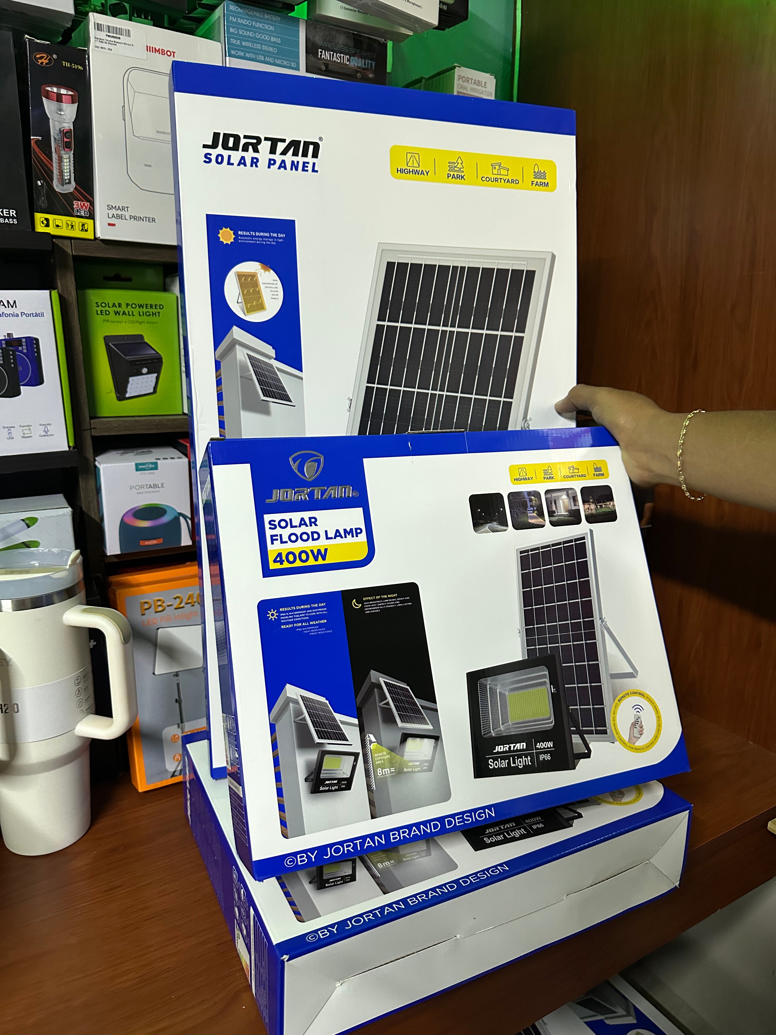 Reflector Led Solar 400W Jortan ; Batería De Larga Duración